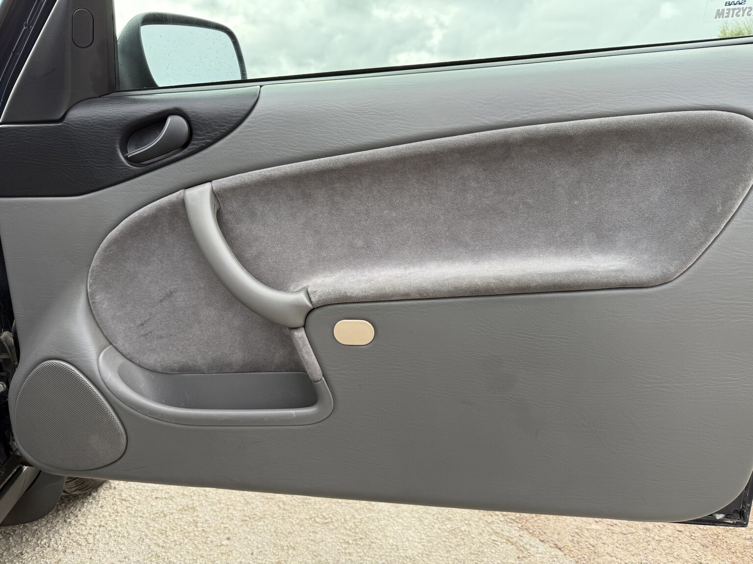 Interior image of 1997 SAAB 900