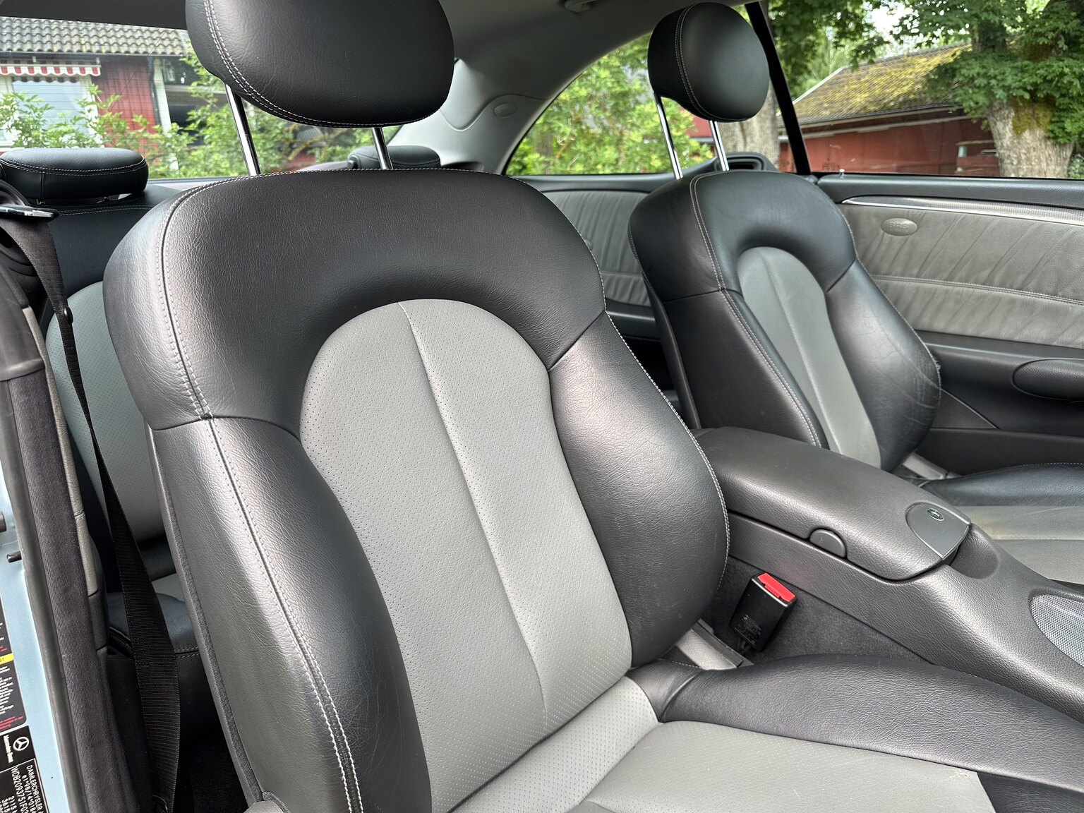 Innenraumfoto von 2003 Mercedes CLK 500