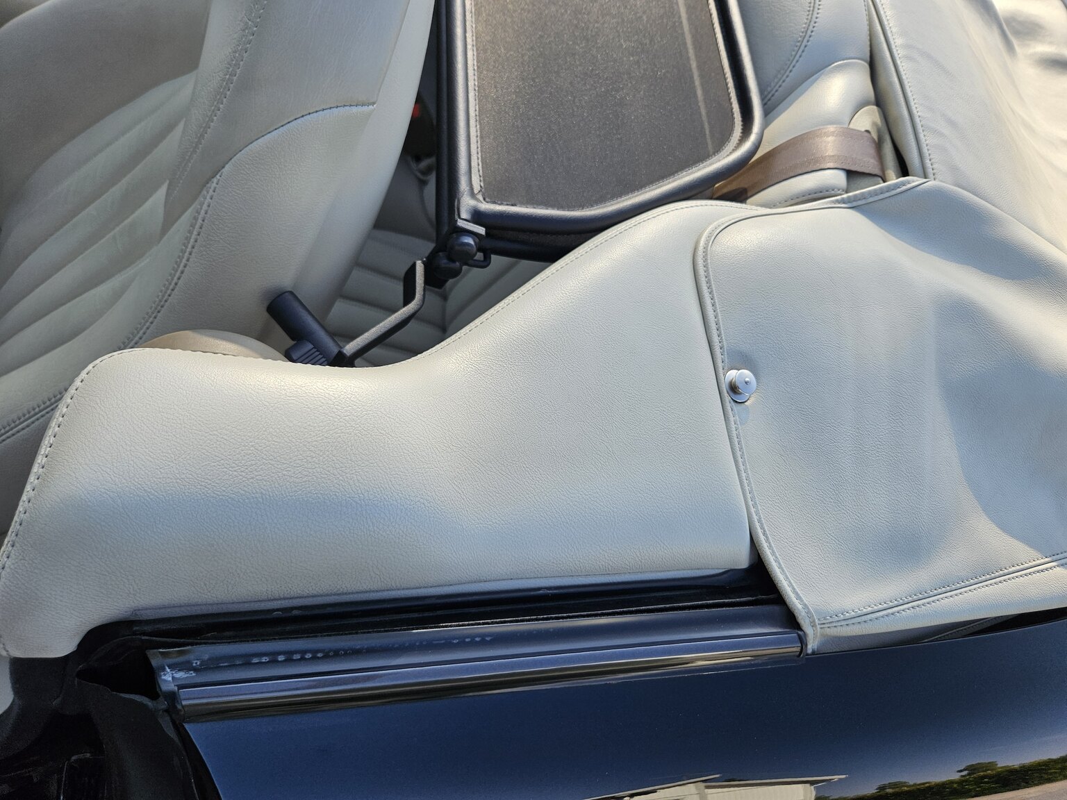 Interior image of 1998 Jaguar XK8 Cabriolet