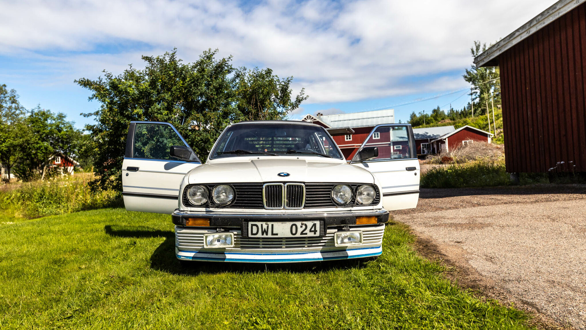 Exterior image of 1984 BMW 320i sedan