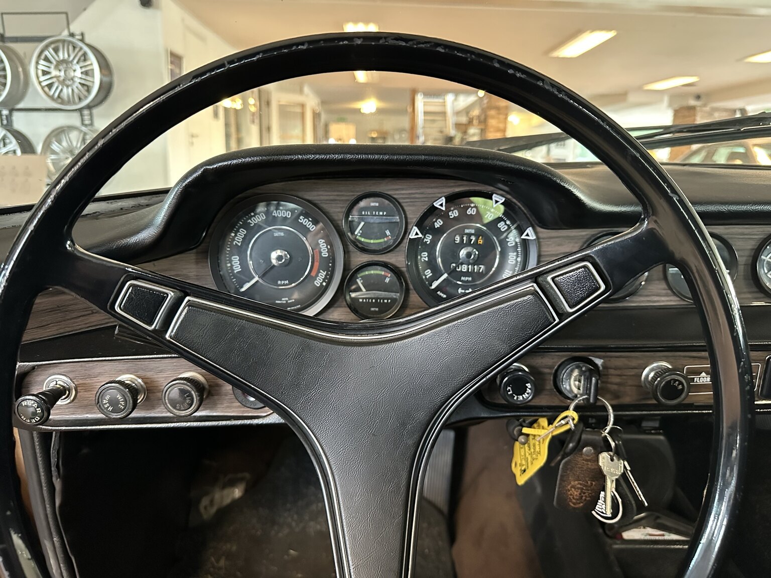 Interior image of 1973 Volvo 1800 ES (8)