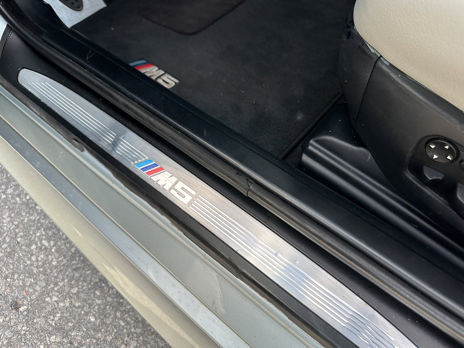 Interior image of 2006 BMW E60 M5