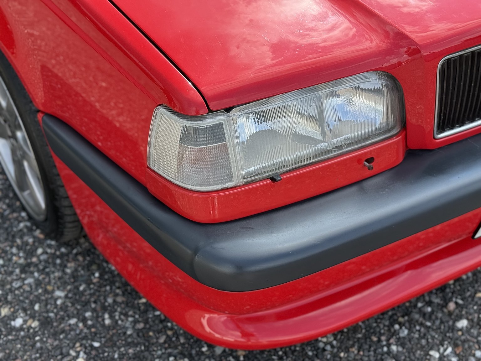 Exterior image of 1996 Volvo 850 R "T-Röd"