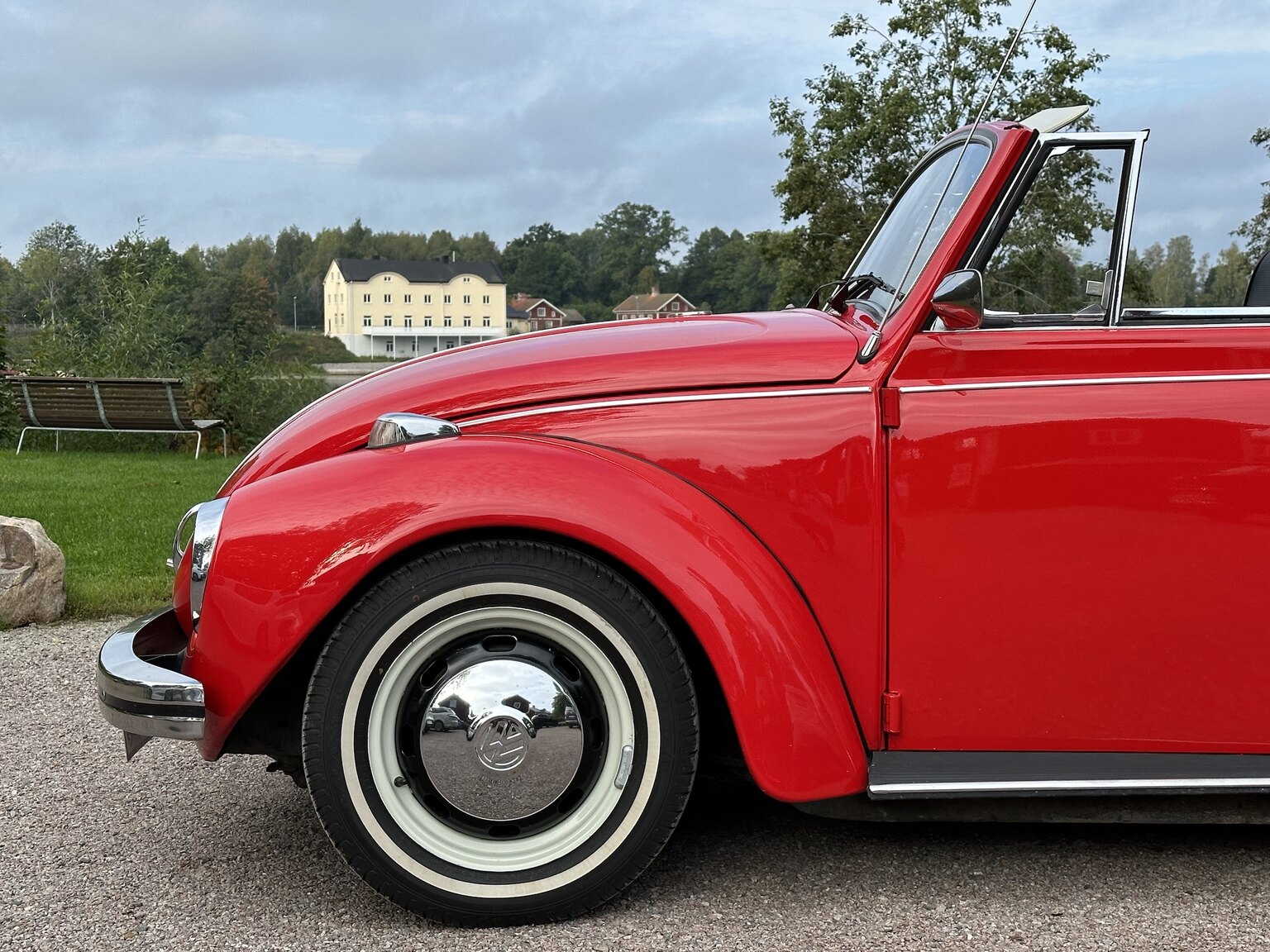 Exterior image of 1971 Volkswagen beetle 1302 cabriolet