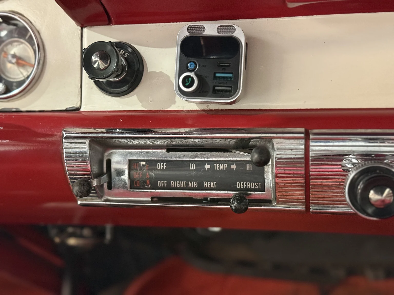 Innenraumfoto von 1956 Ford Fairlane Sunliner V8 5.1 (23)