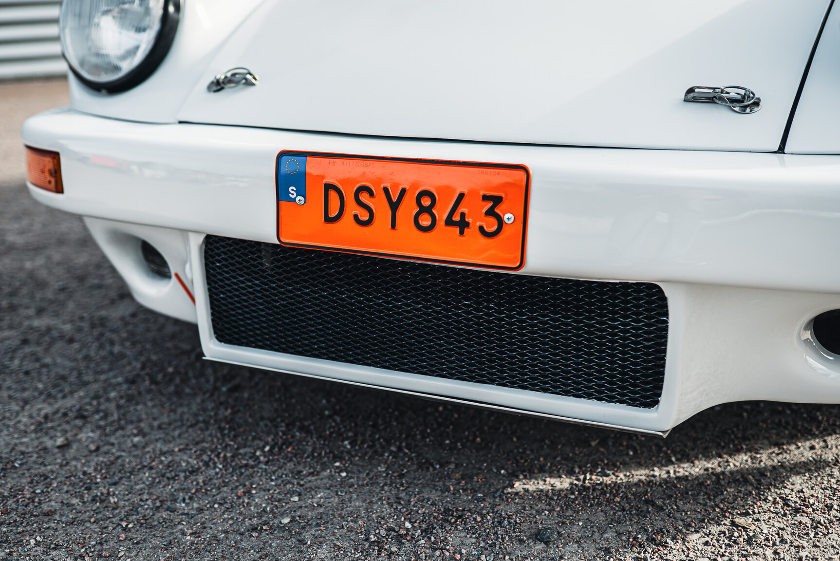 Exteriörbild på 1977 Porsche 911 RSR Rallycar