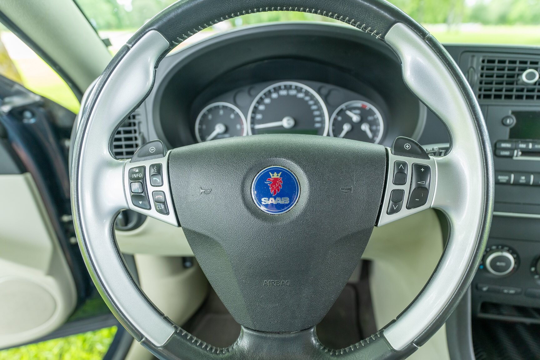 Innenraumfoto von 2010 2010 SAAB 9-3 TTiD Aero