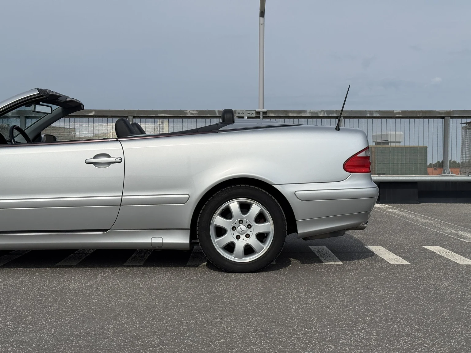 Exteriörbild på 2001 MERCEDES-BENZ CLK 230 Kompressor Cabriolet (14)