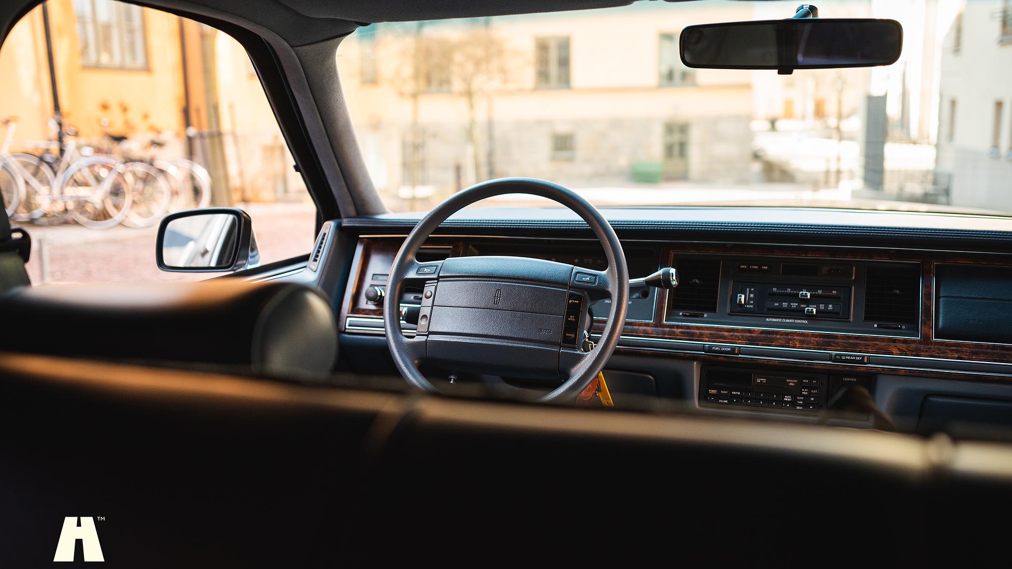 Interior image of 1992 Lincoln Town Car Limousine 
