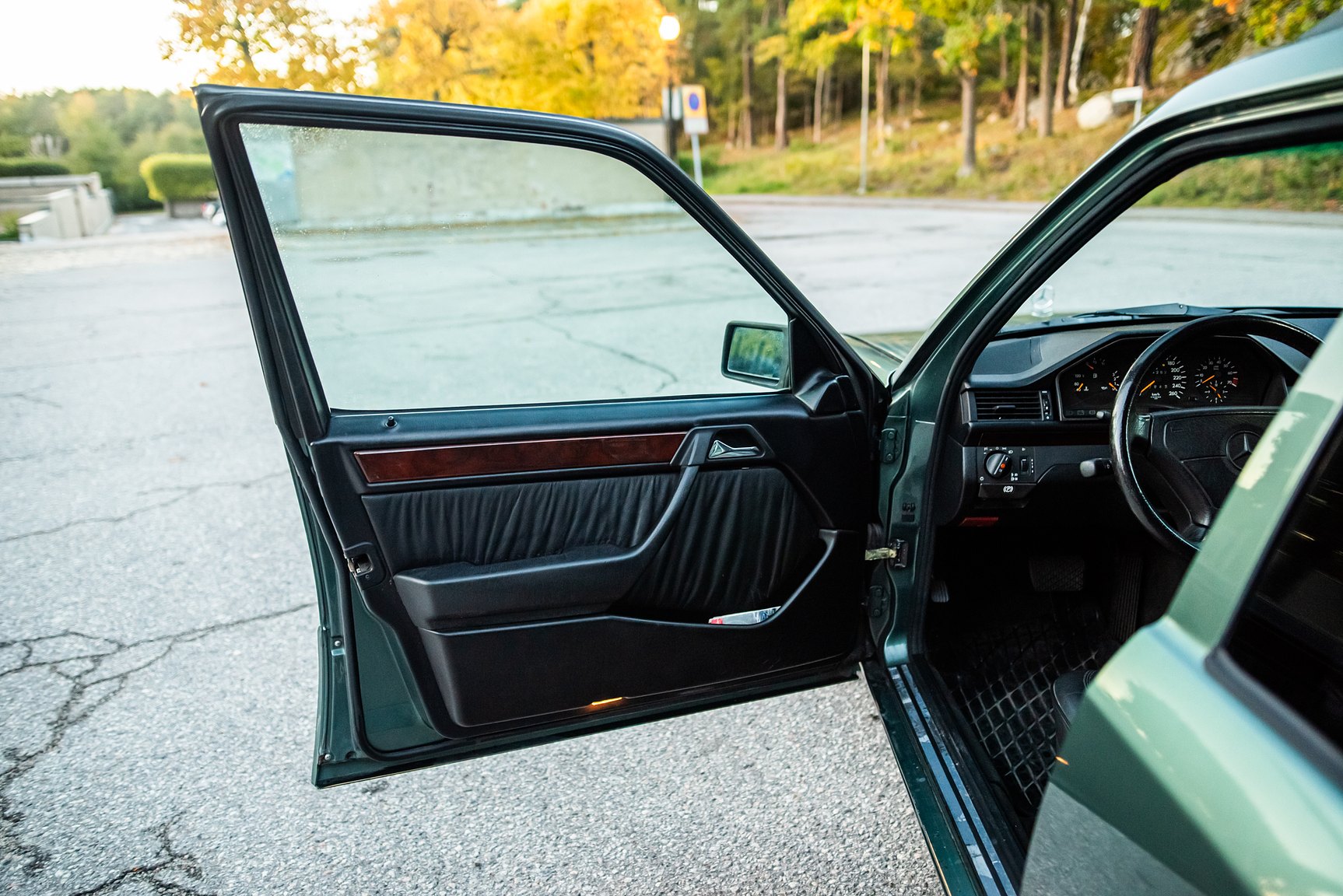 Interior image of 1996 MERCEDES-BENZ E 320 T