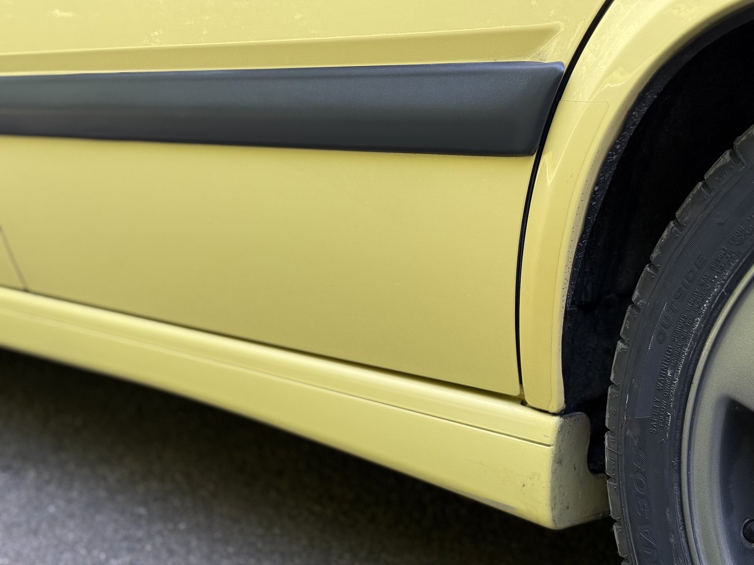 Exterior image of 1995 Volvo 850 T-5R