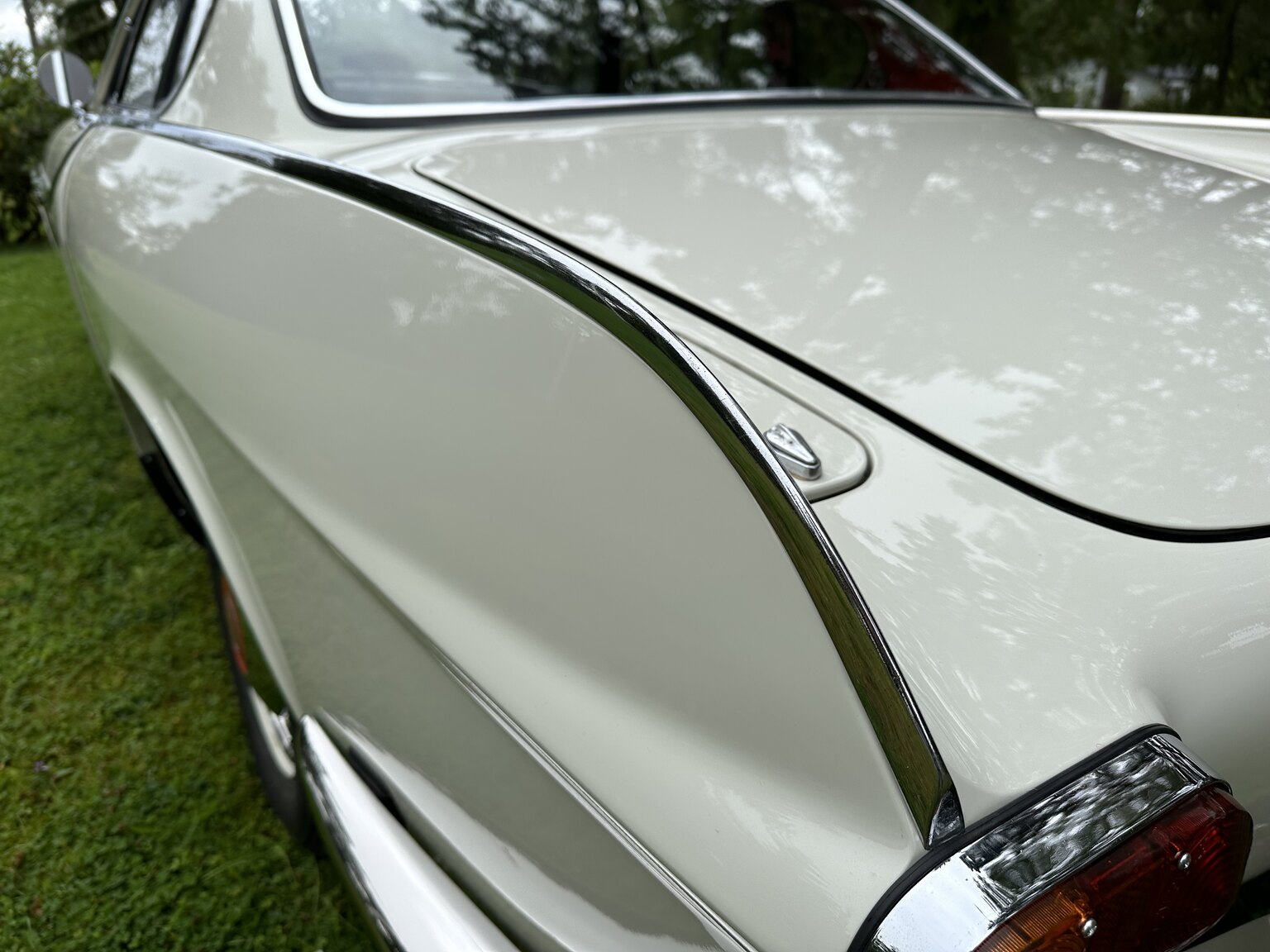 Exterior image of 1964 Volvo P 1800 S