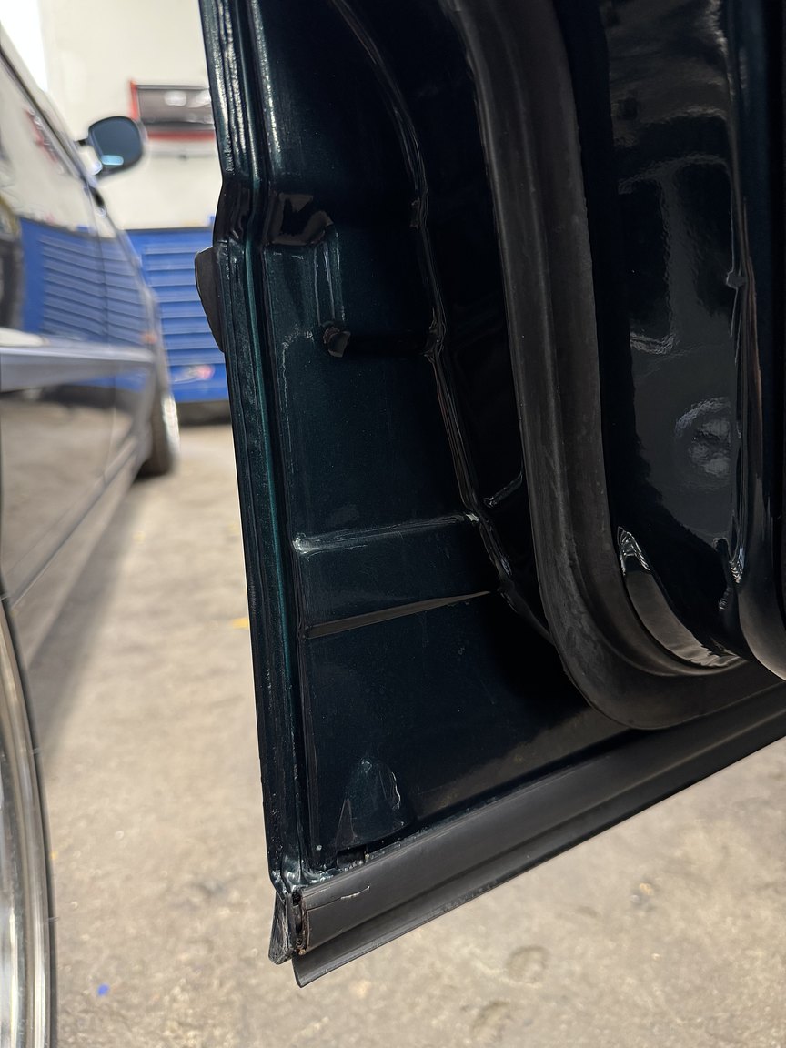 Interior image of 1995 BMW 540i Touring - NO RESERVE (45)