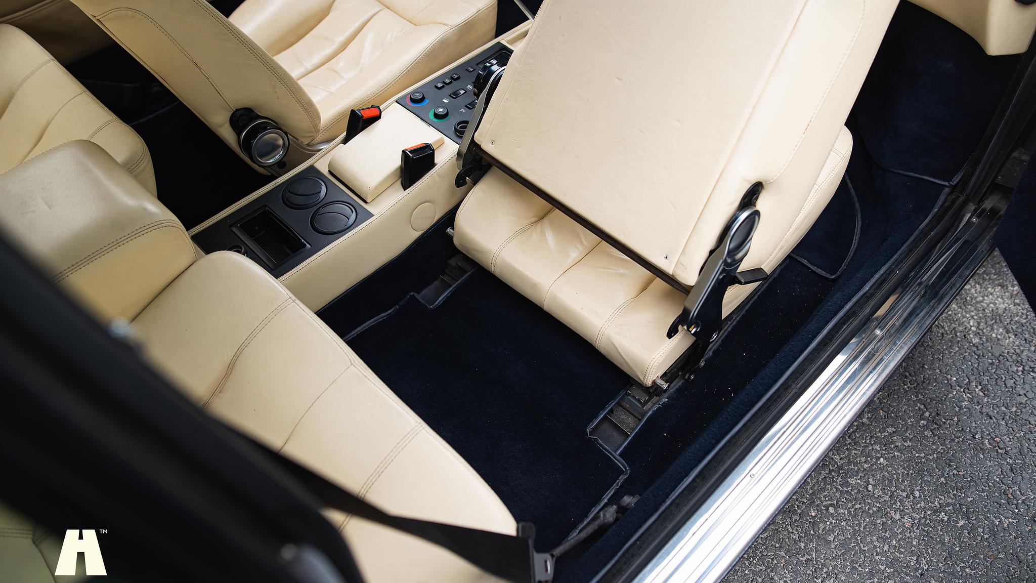 Interior image of 1985 Ferrari Mondial Quattrovalvole Design by Pininfarina (12)