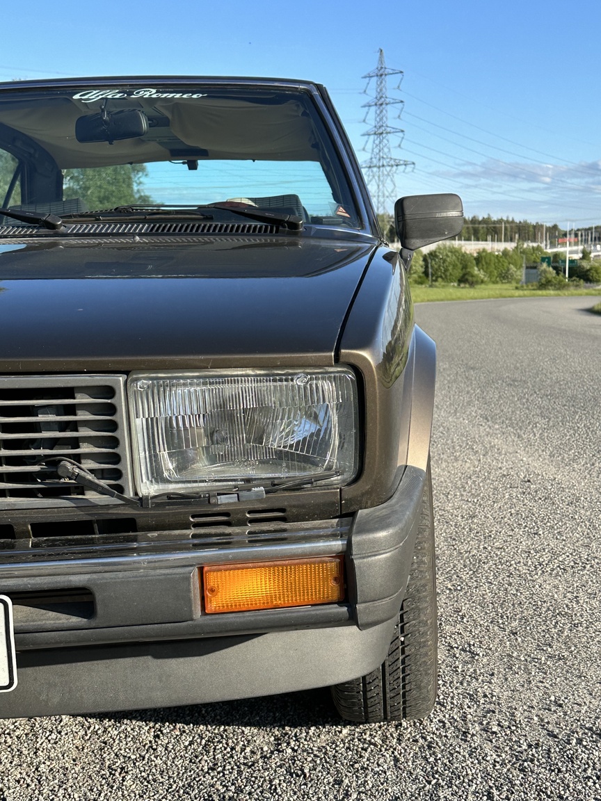 Exteriörbild på 1984 Alfa Romeo Alfetta 2000