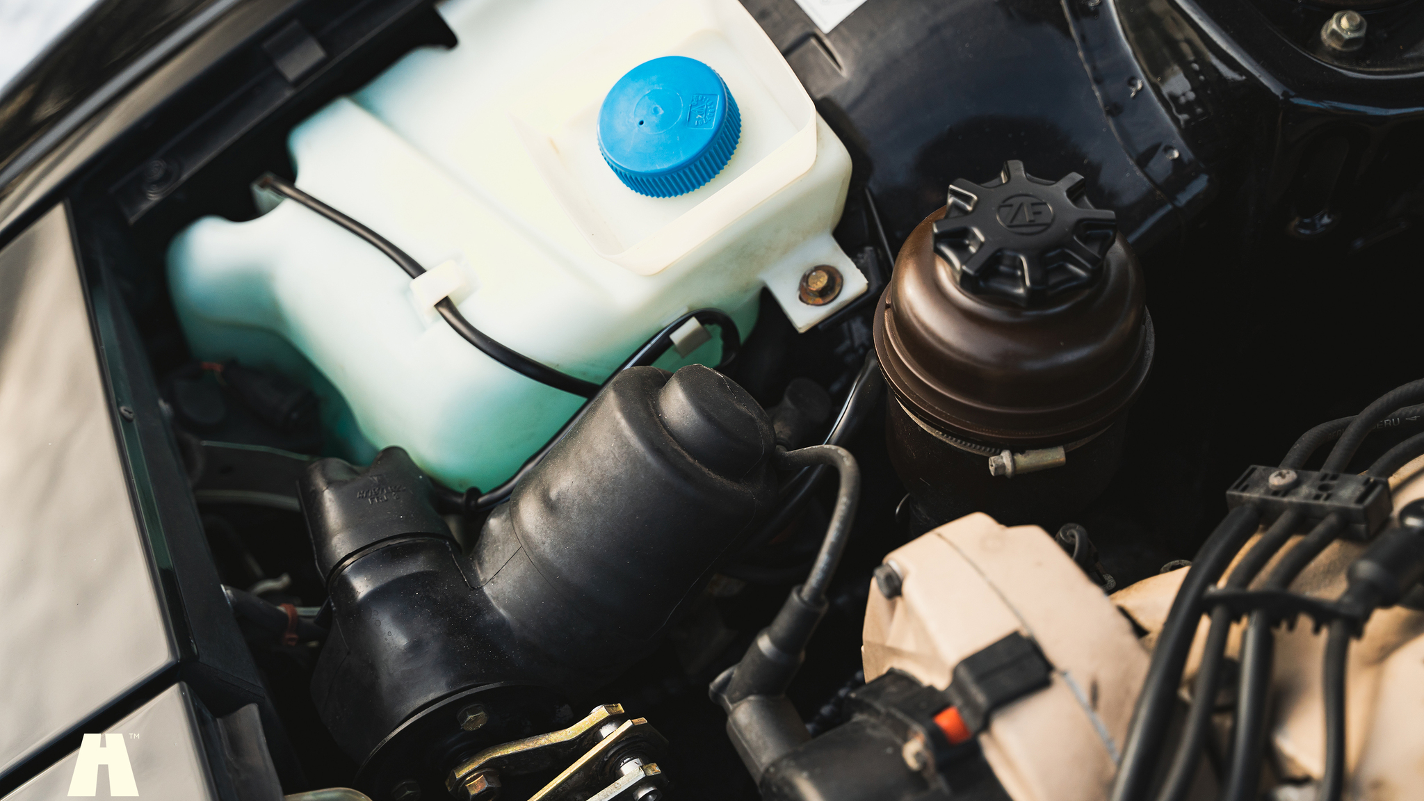 Image of 1990 Porsche 944 S2 mechanics (22)