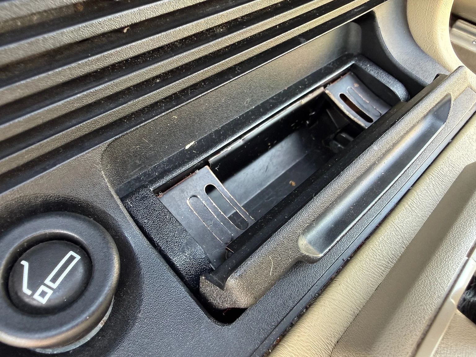 Interior image of 1985 BMW 635 CSiA (E24) (33)