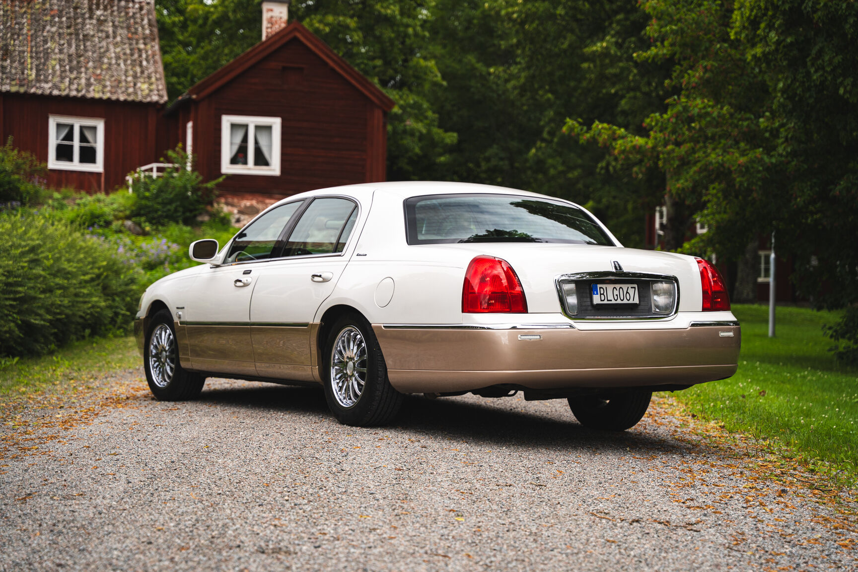 Exteriörbild på 2003 Lincoln Town Car