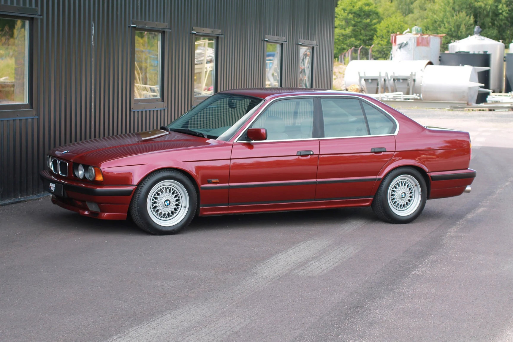 Exteriörbild på 1993 BMW 540i Sedan (116)