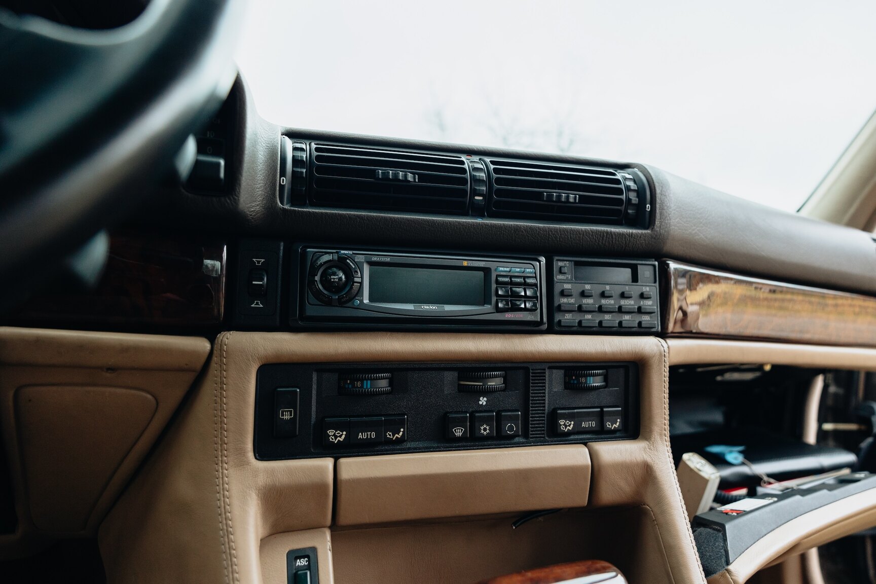 Interiörbild 1990 BMW 750iL (31)