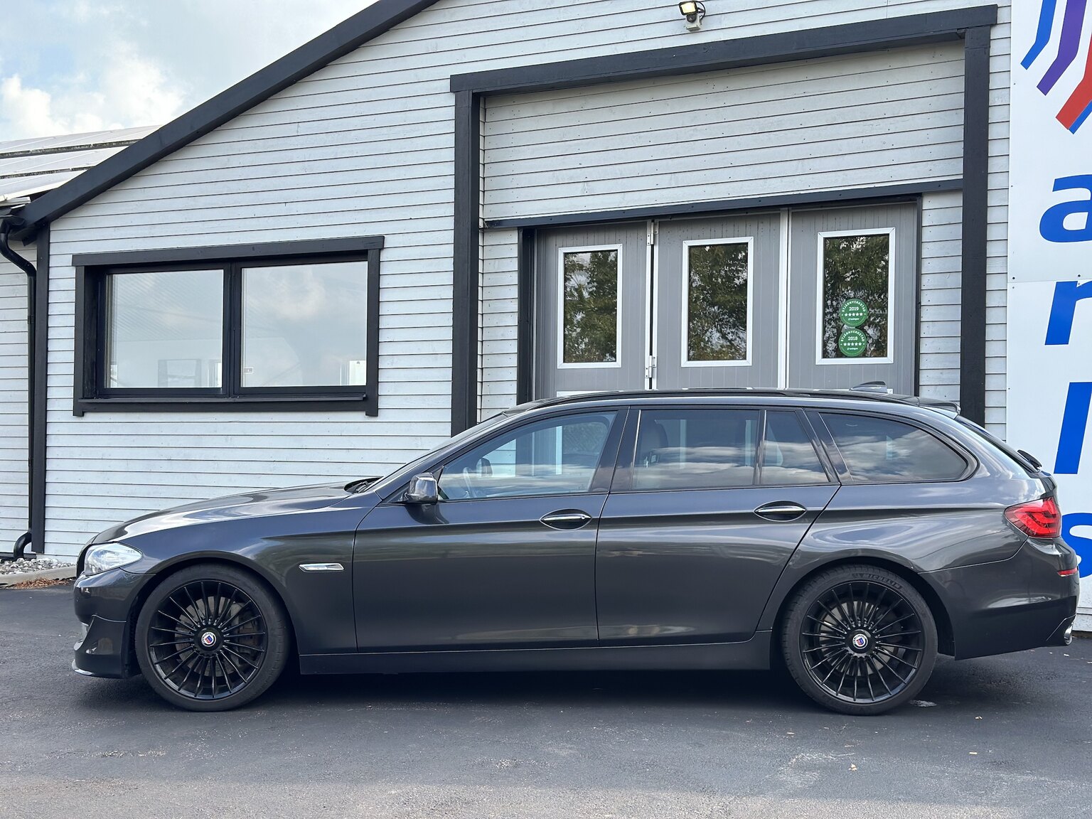 Exterior image of 2011 ALPINA B5 Bi-Turbo Touring Switch-Tronic