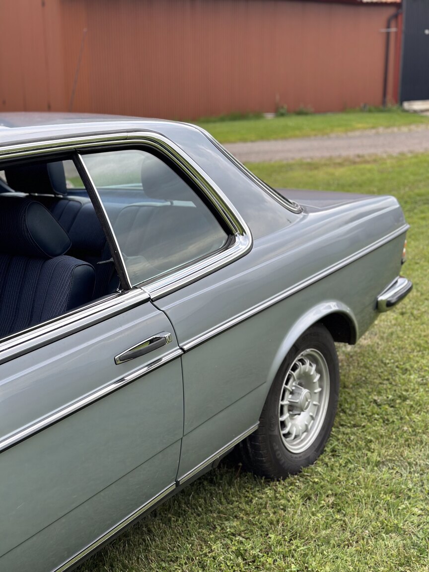Exteriörbild på 1984 Mercedes-Benz 230 CE