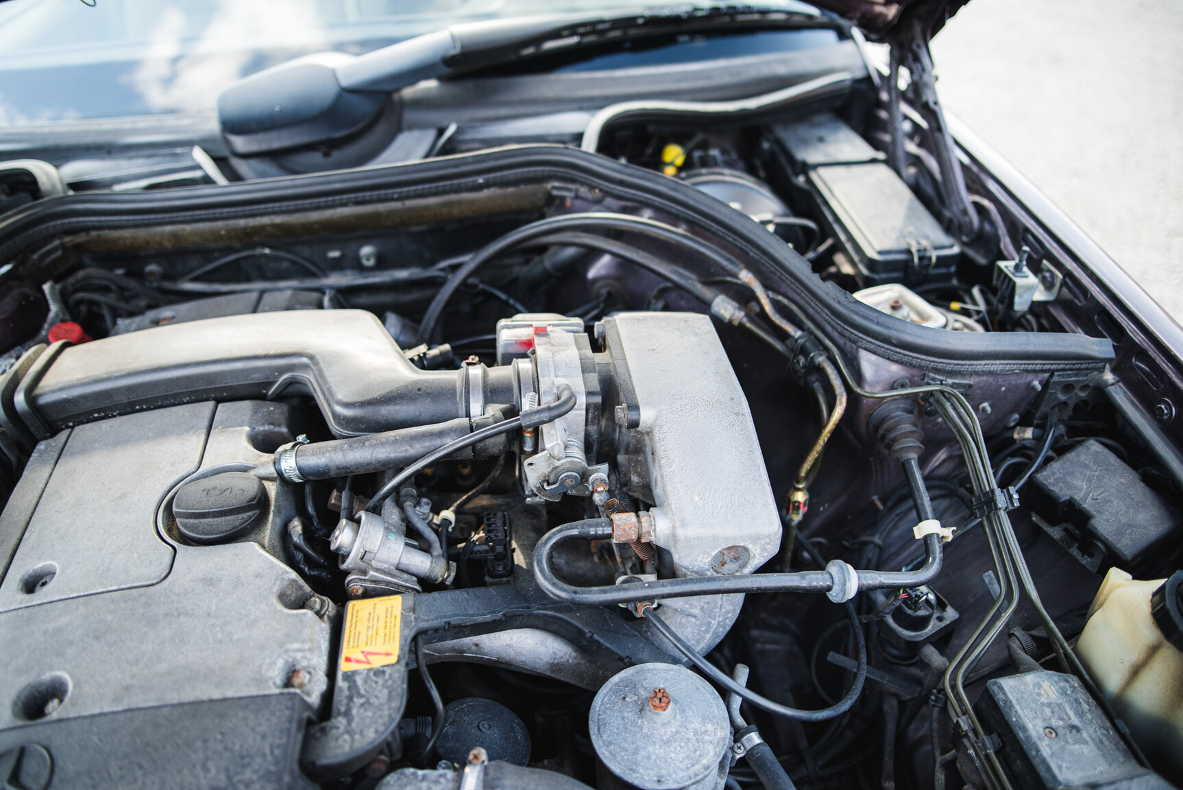 Image of 1993 Mercedes-Benz E 220 mechanics