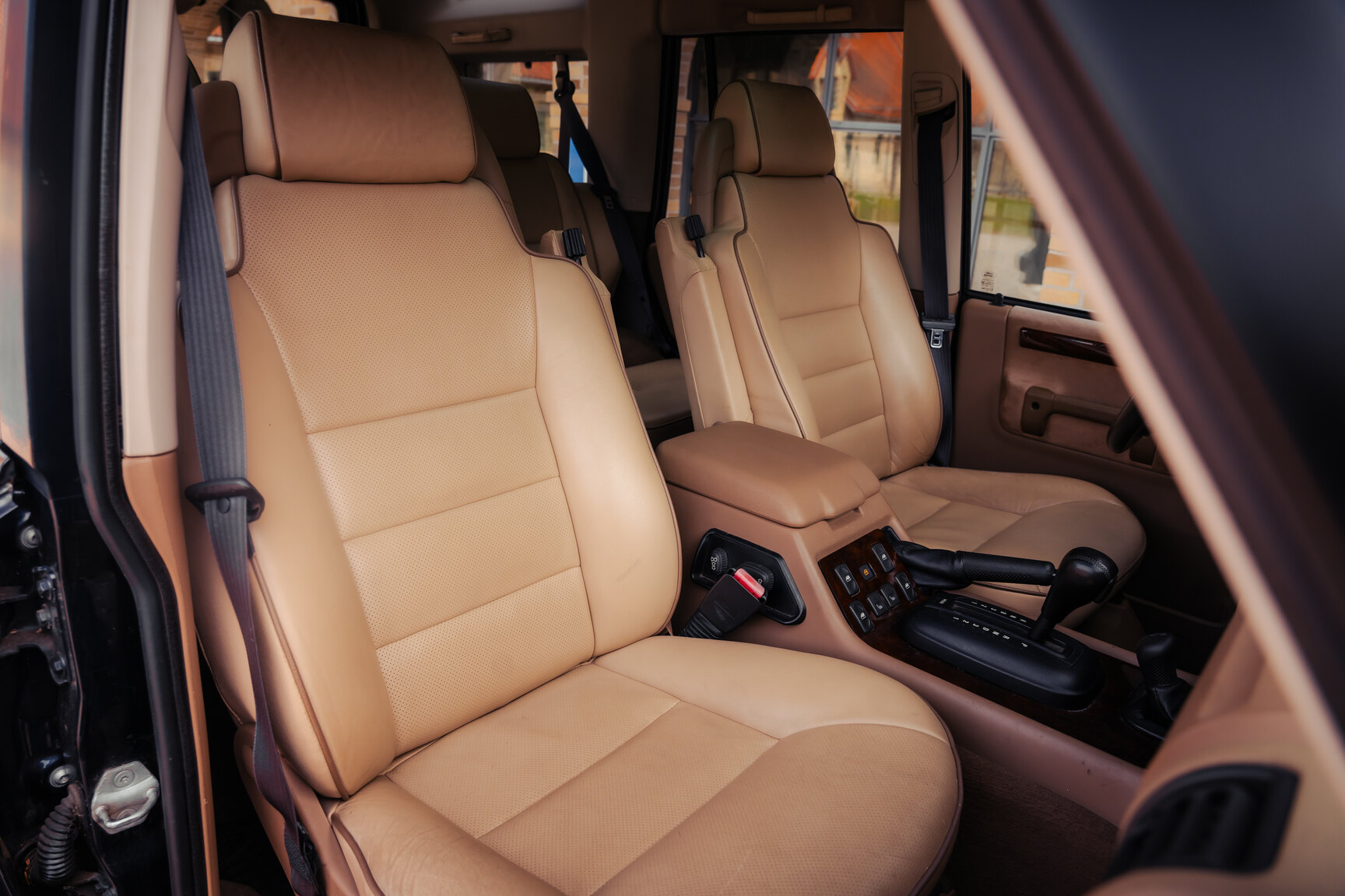 Interior image of 1999 Landrover Discovery II V8