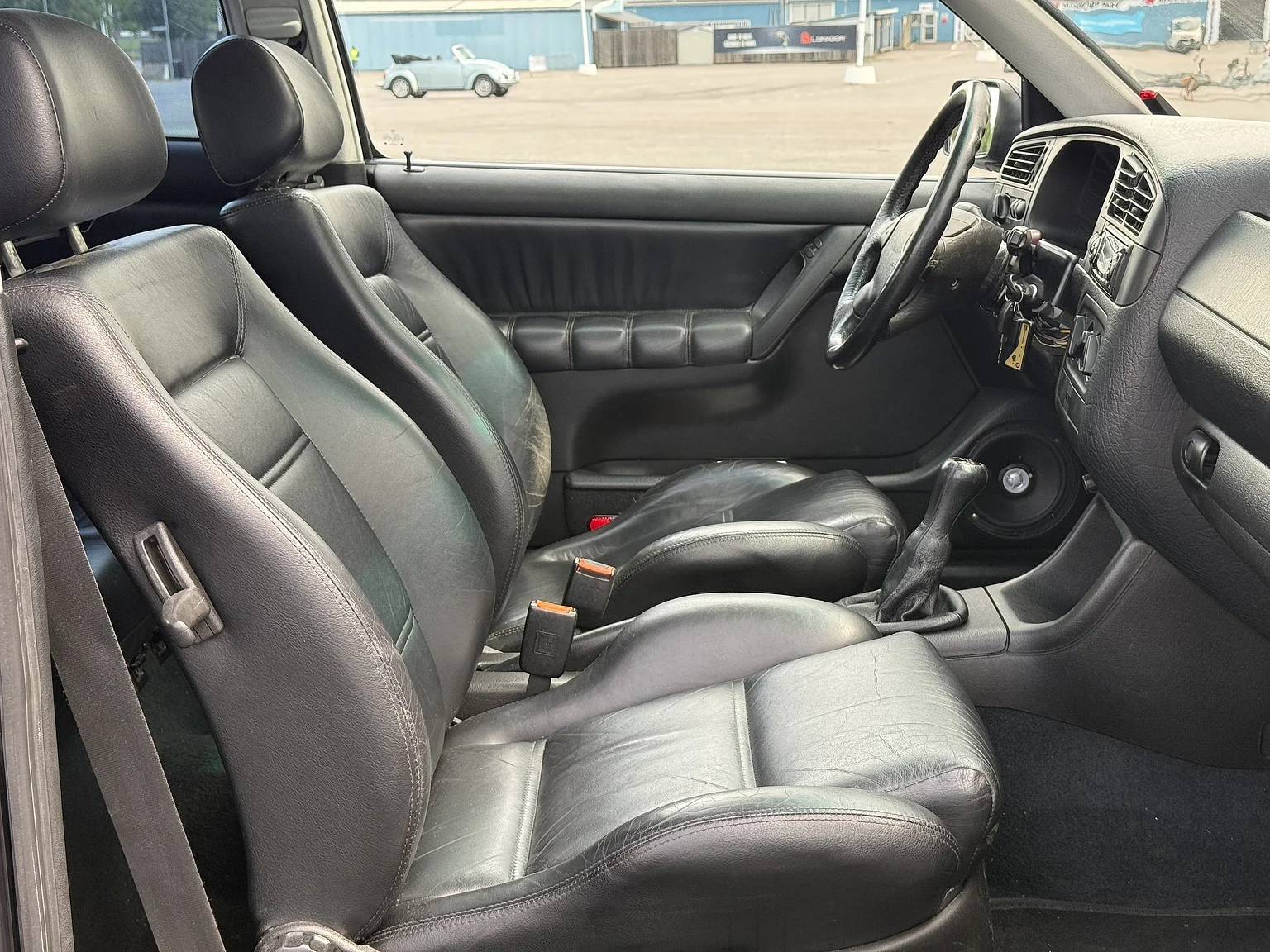 Innenraumfoto von 1994 Volkswagen Golf 3-door VR6 (31)