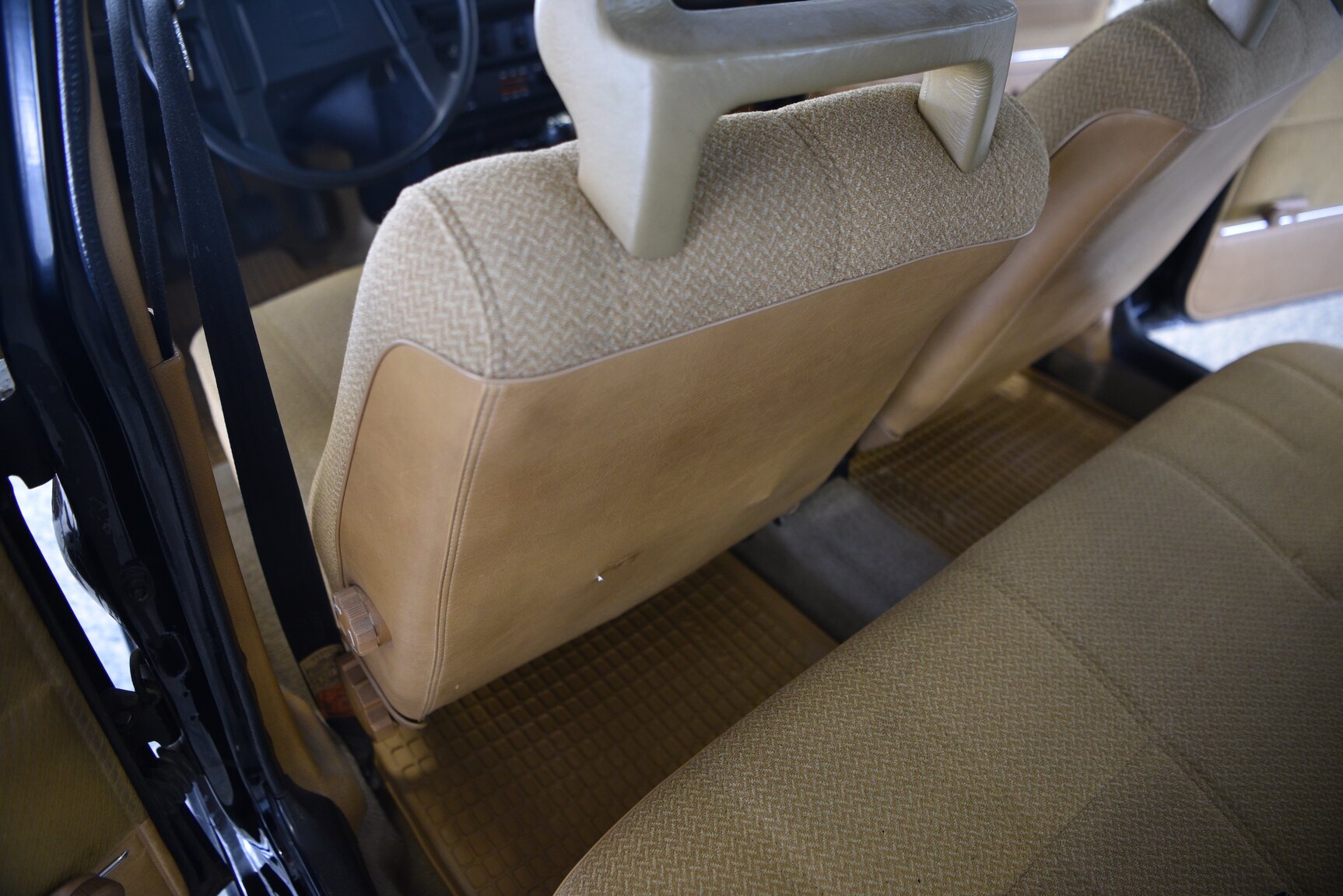 Interior image of 1986 Volvo 240 DL (13)