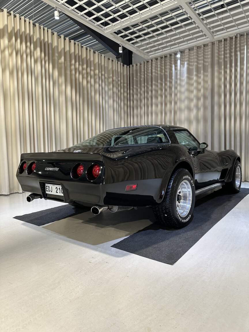 Exterior image of 1975 Chevrolet Corvette Stingray 