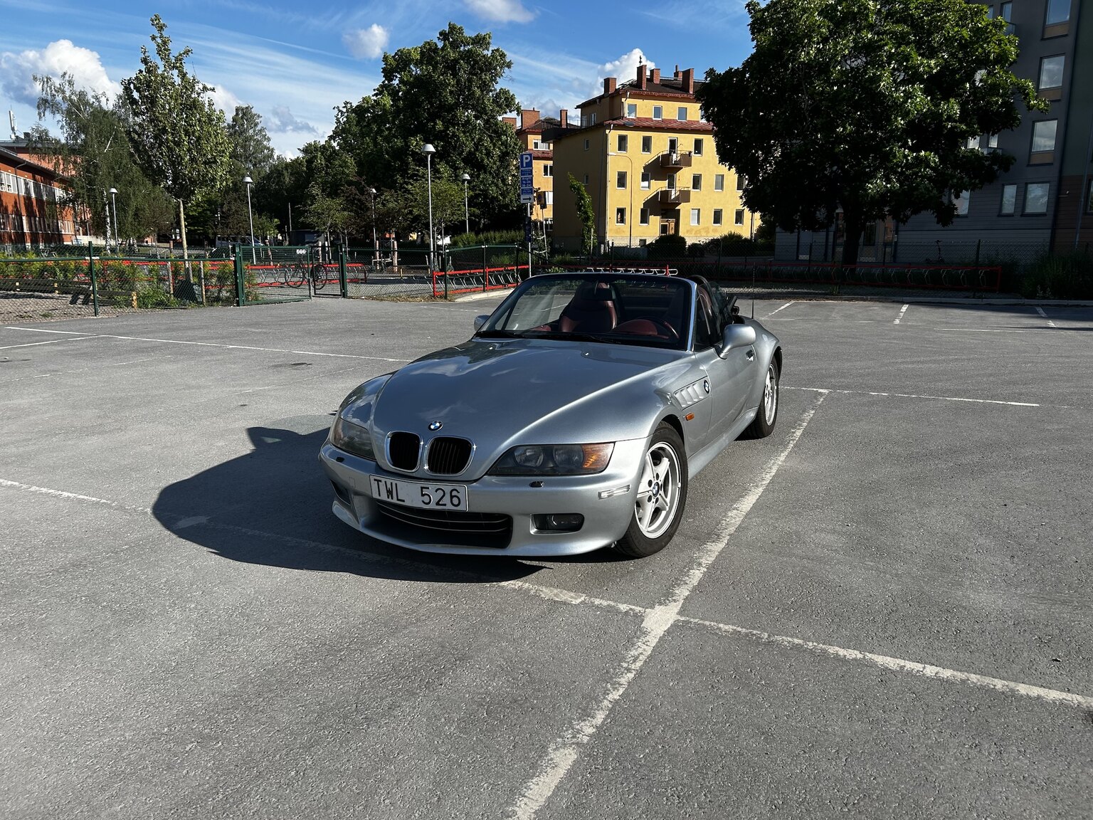 Exterior image of 1999 BMW Z3 2.8i (1)