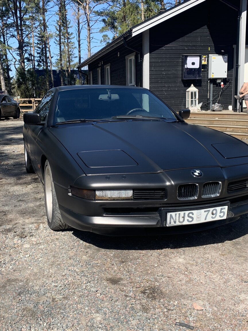 Exterior image of 1995 BMW 840i (25)