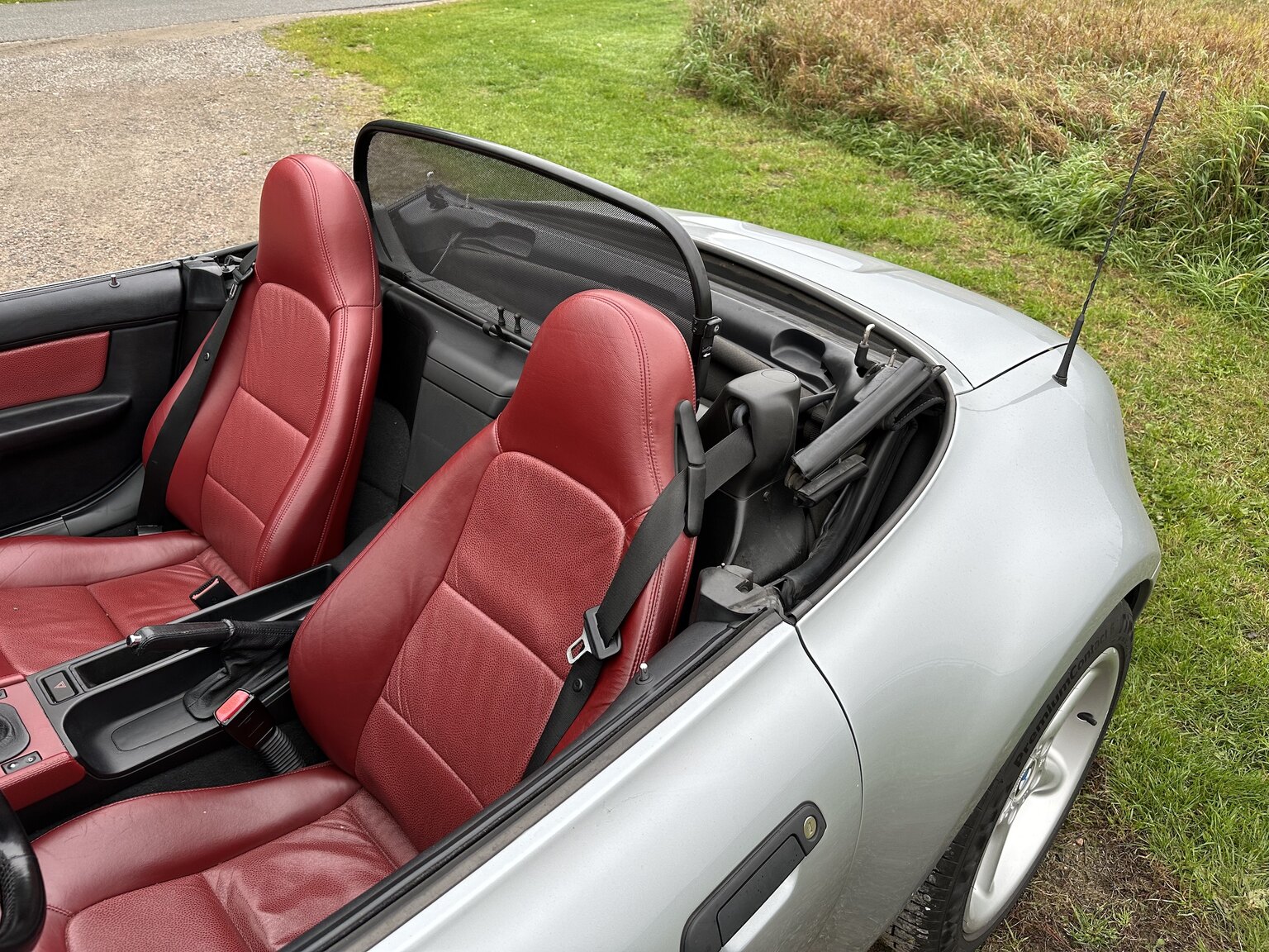Exterior image of 1997 BMW Z3 2.8 Roadster