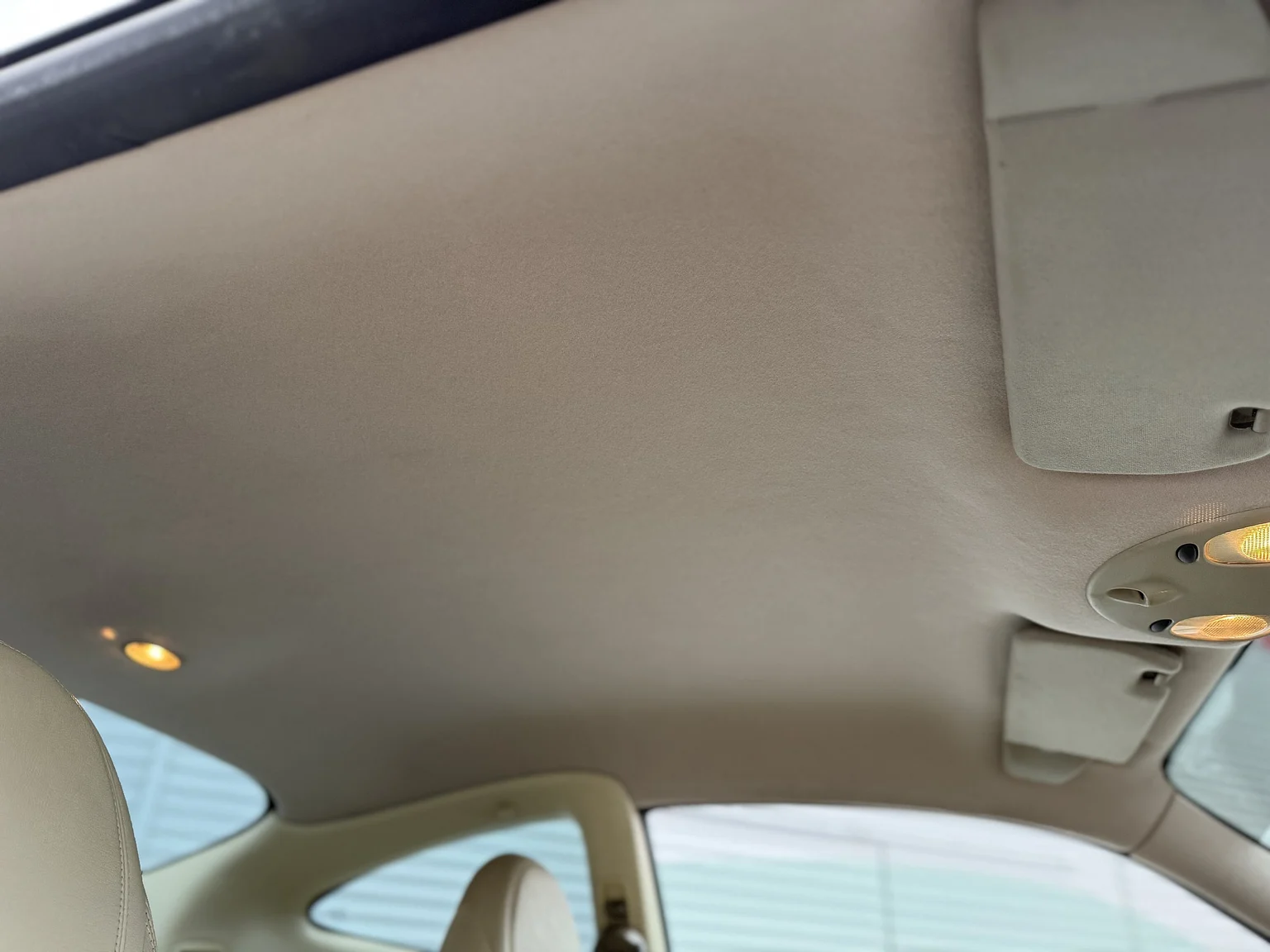 Interior image of 1997 Jaguar XK8 (41)