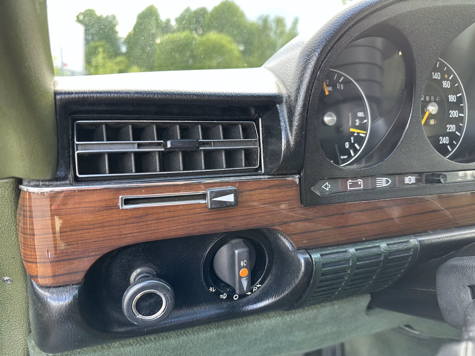 Innenraumfoto von 1975 Mercedes Benz 450 SEL (19)