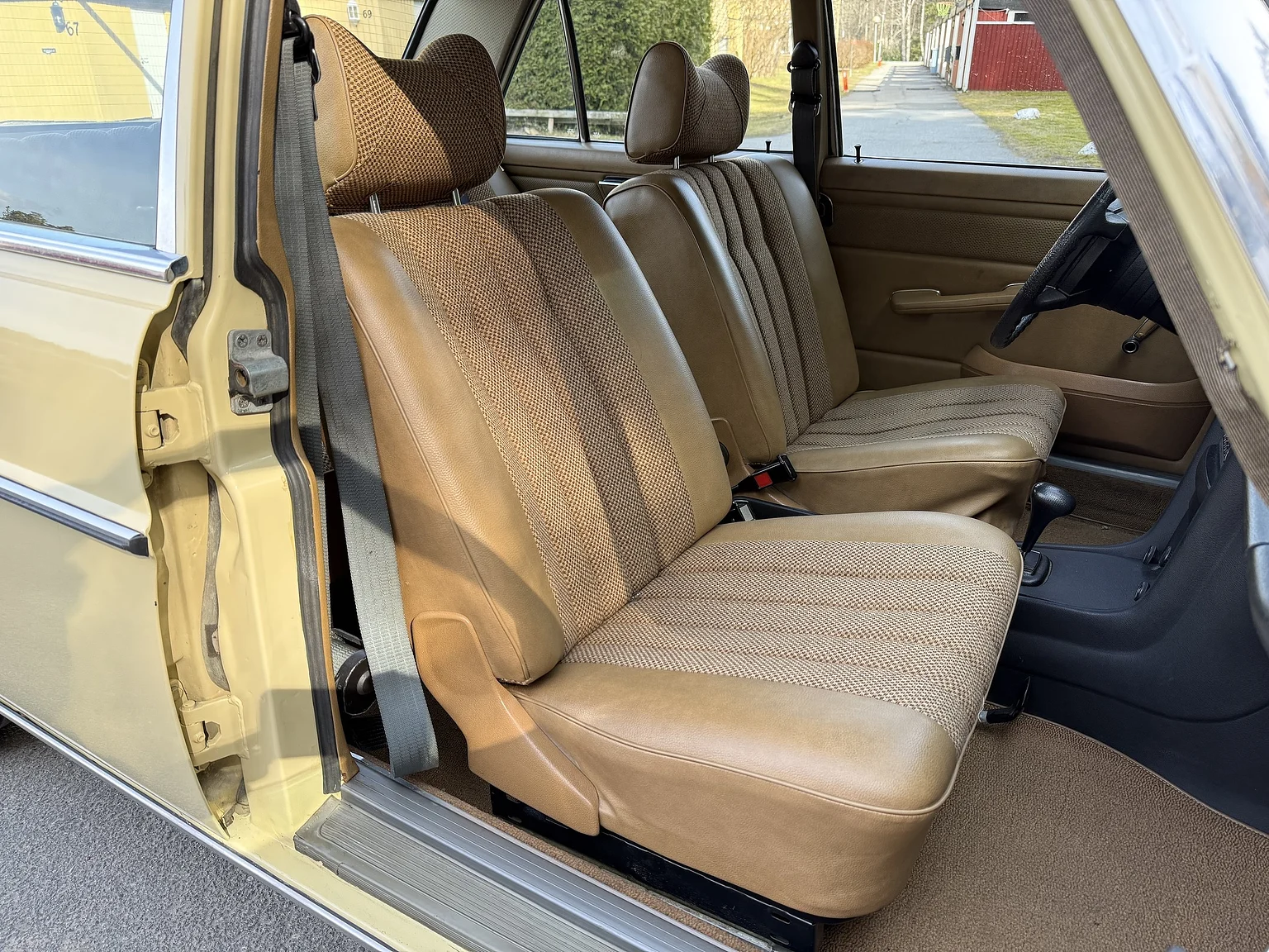 Interior image of 1974 Mercedes-Benz 230 Automatic (95)