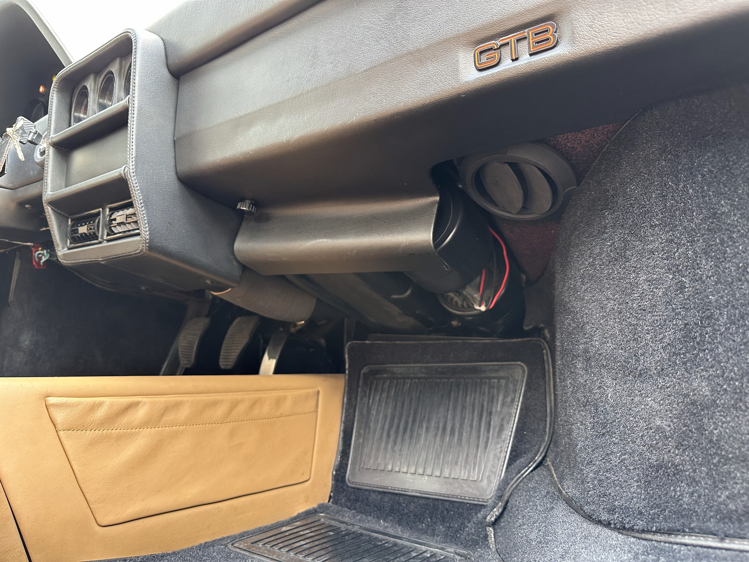 Interiörbild 1988 Ferrari 328 GTB