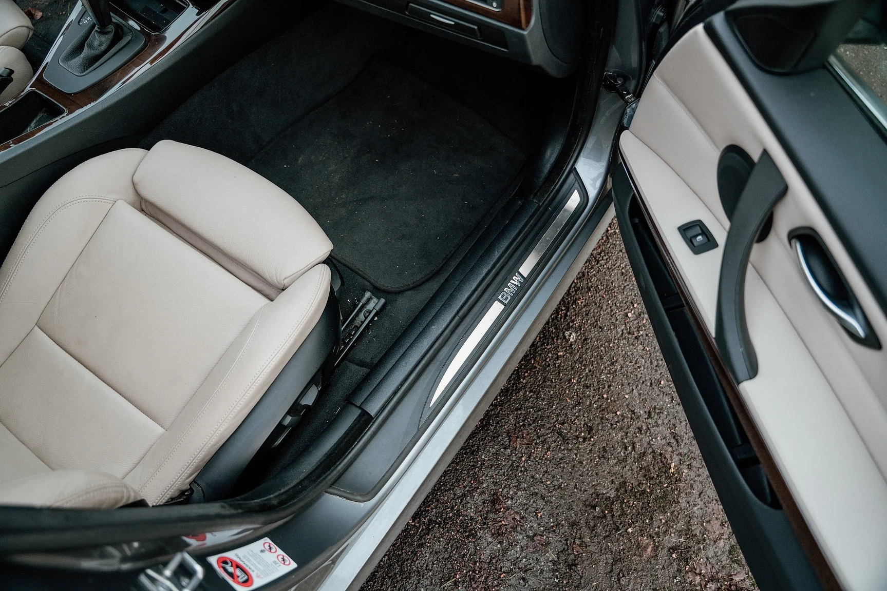 Interiörbild 2010 BMW 325i Sedan (43)