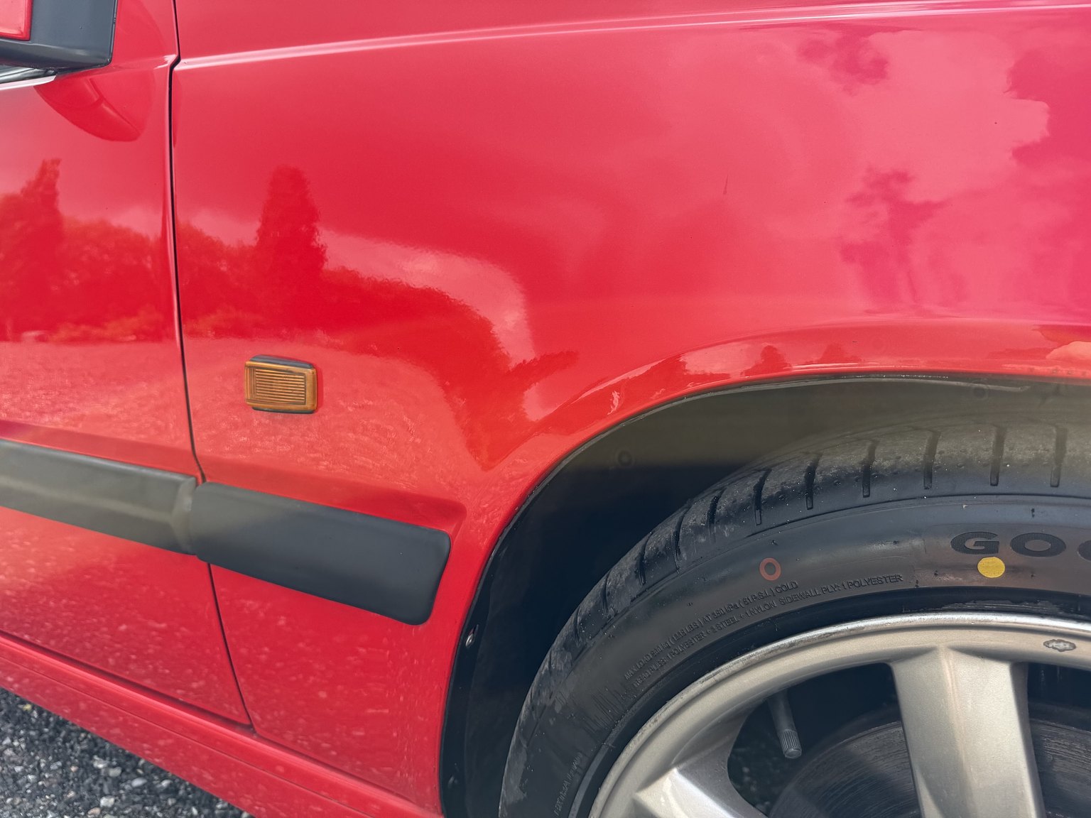 Exterior image of 1996 Volvo 850 R "T-Röd"