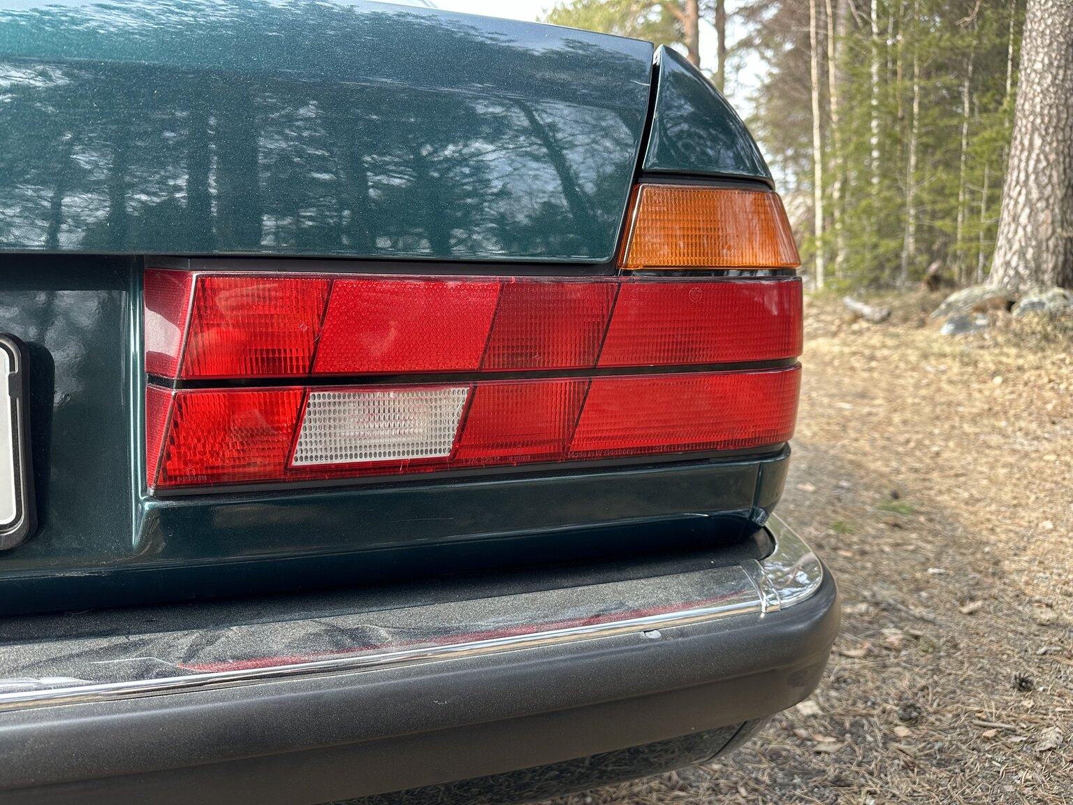 Exterior image of 1992 BMW 740iA (46)