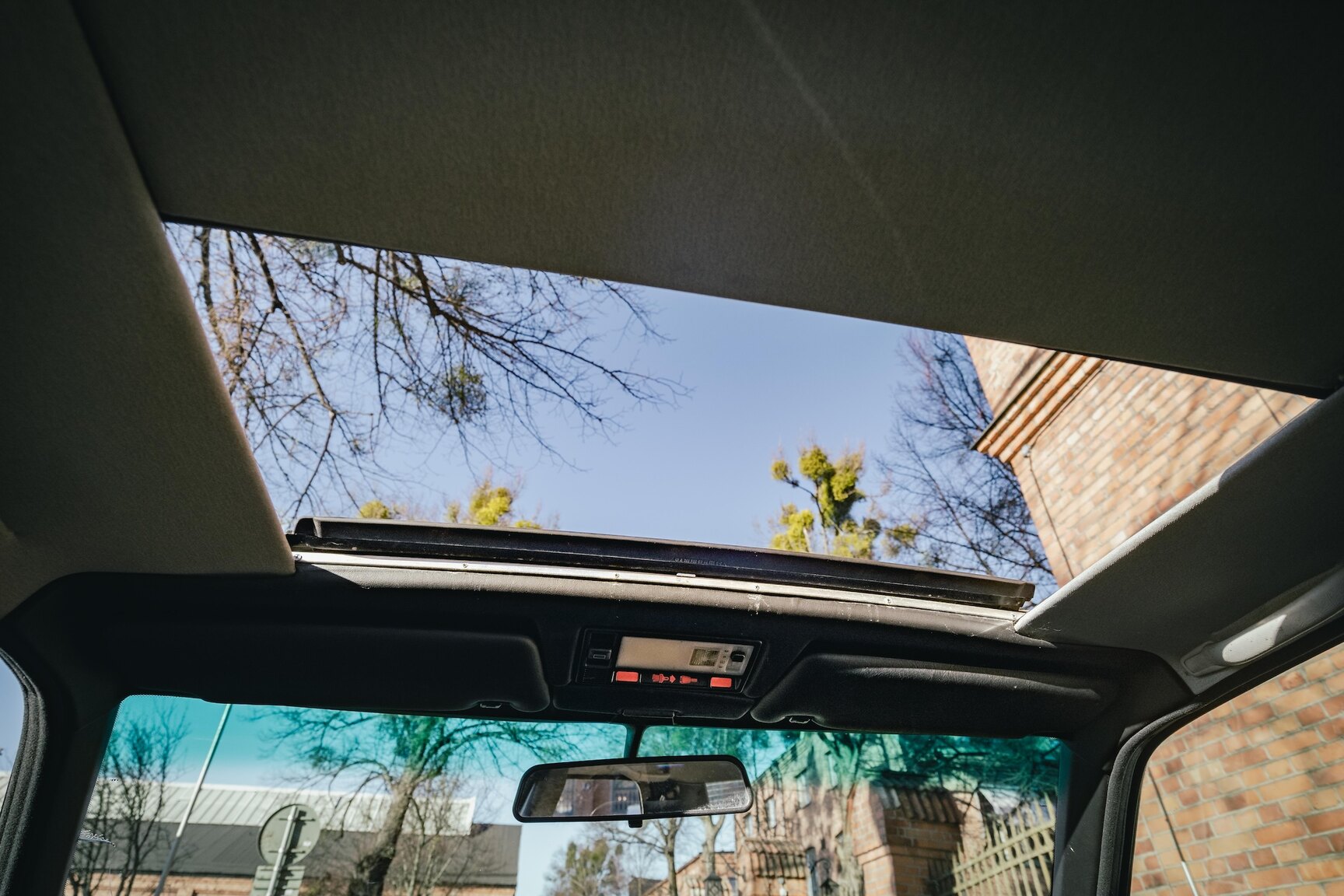 Innenraumfoto von 1991 Mercedes-Benz 300E-24 (46)