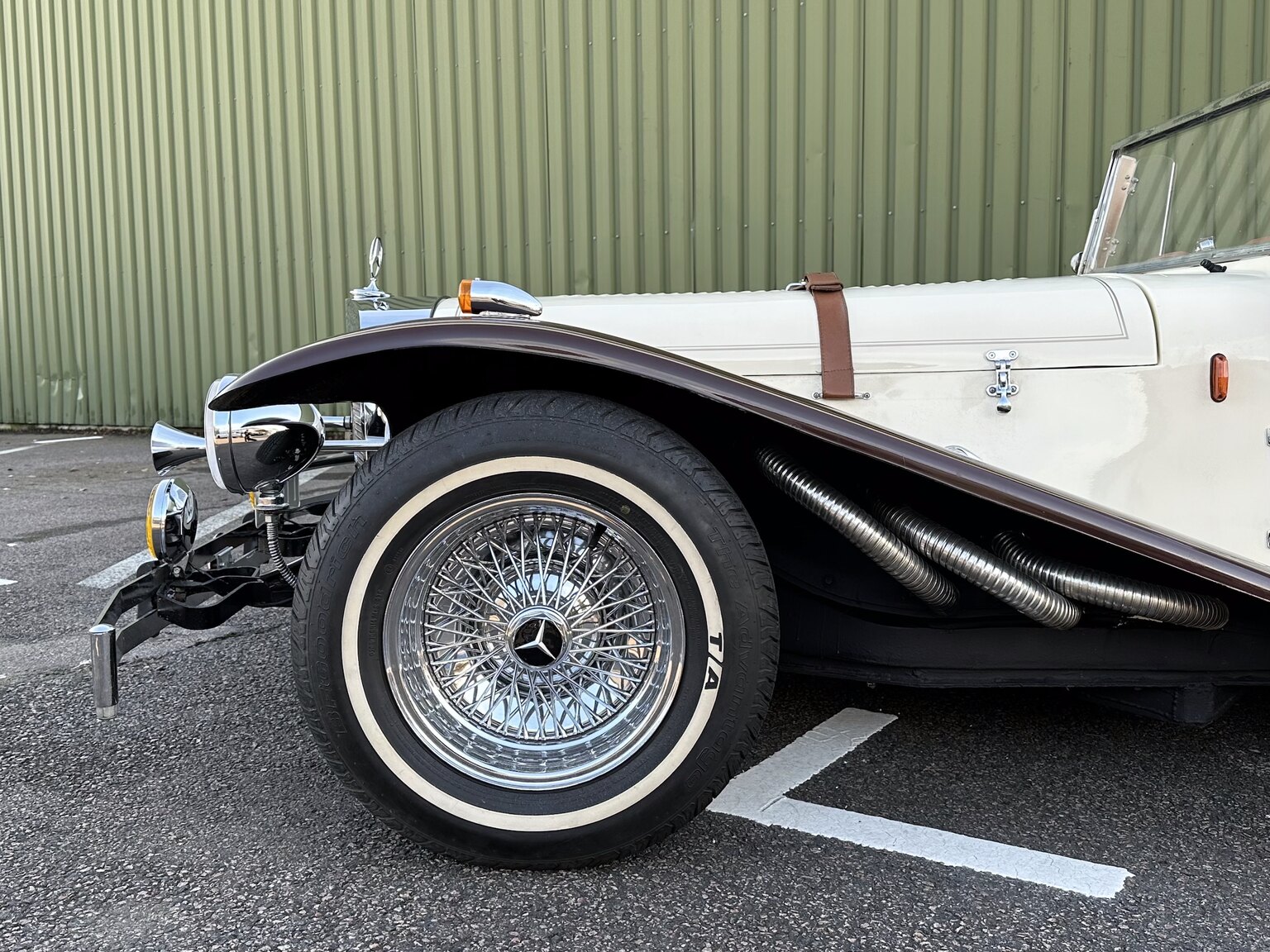 Exteriörbild på 1971 MB Gazelle