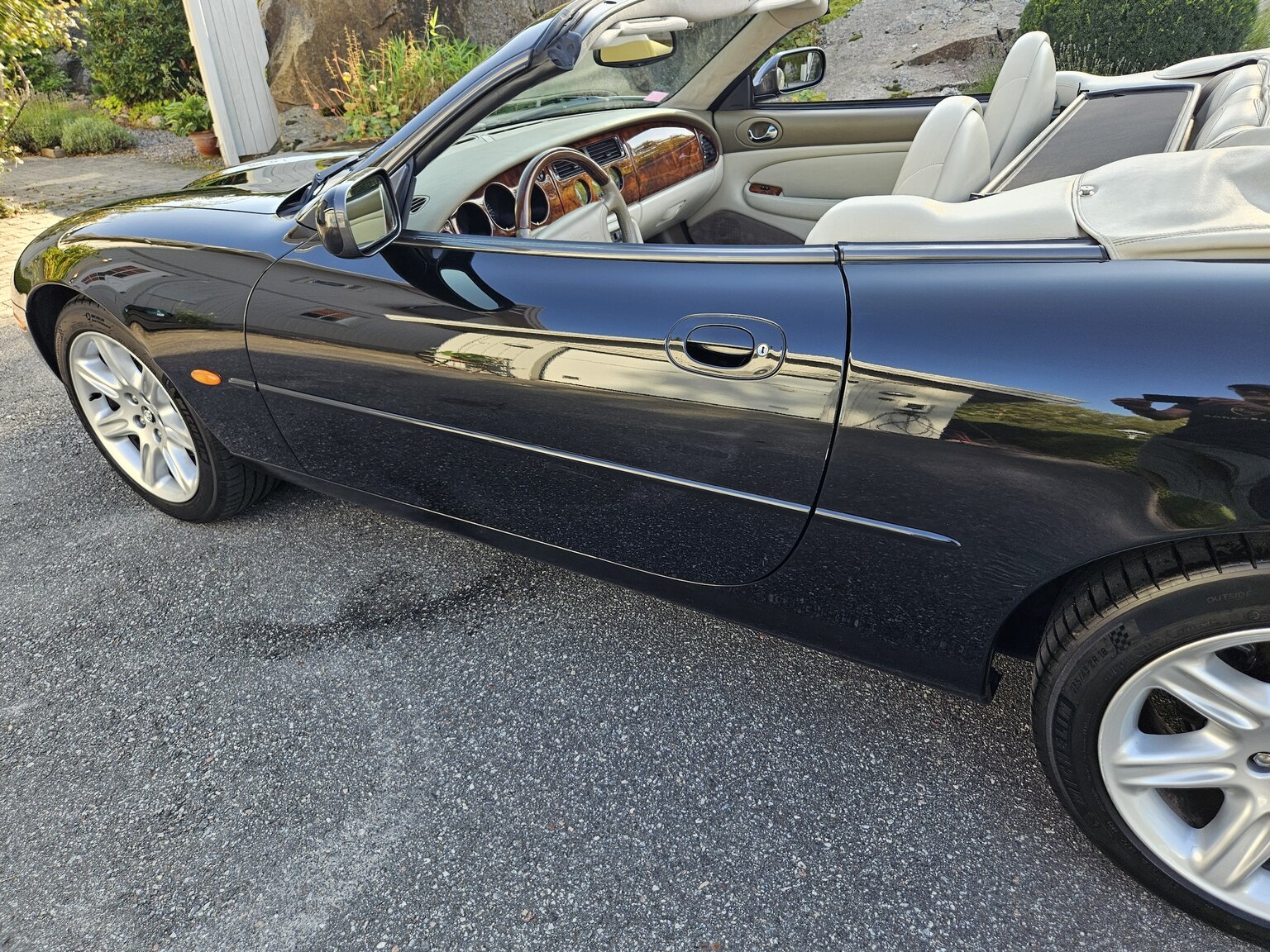 Exteriörbild på 1998 Jaguar XK8 Cabriolet