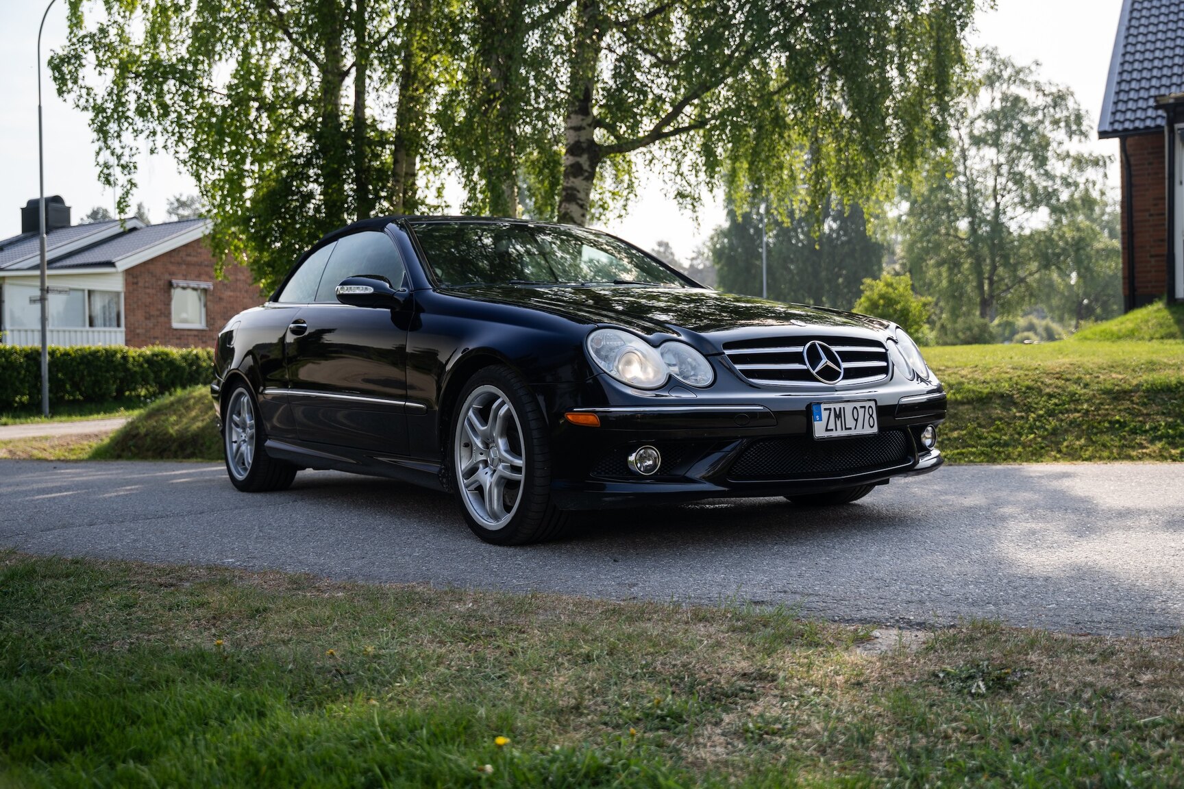 Exterior image of 2009 Mercedes-Benz CLK 550