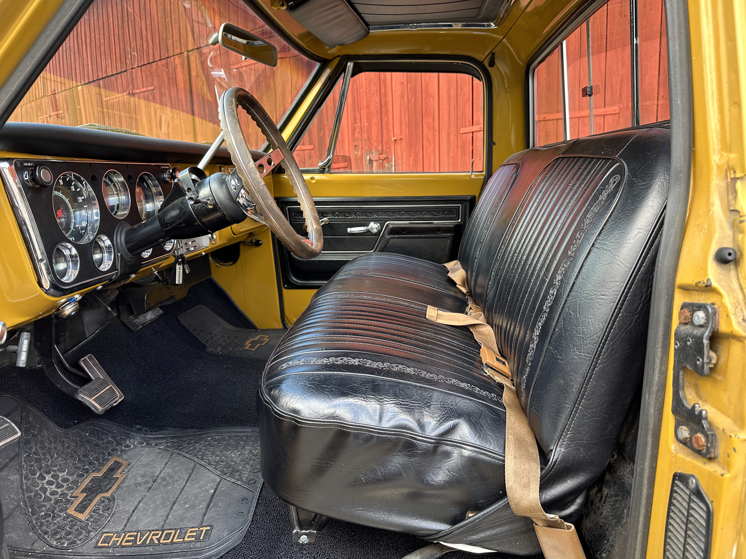 Interior image of 1972 Chevrolet C10 Cheyenne (2)