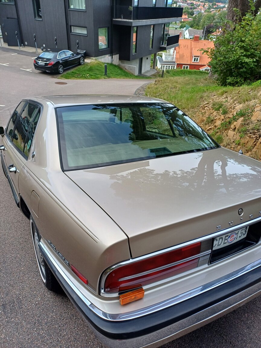 Exteriörbild på 1992 Buick Park Avenue