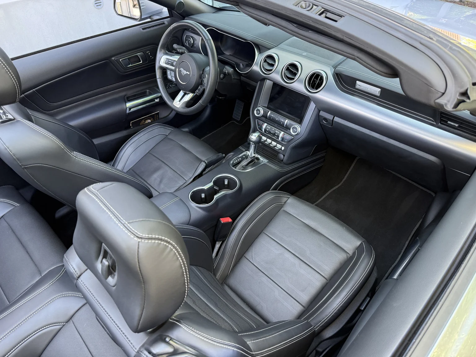 Interior image of 2021 Ford Mustang GT Cabriolet (22)