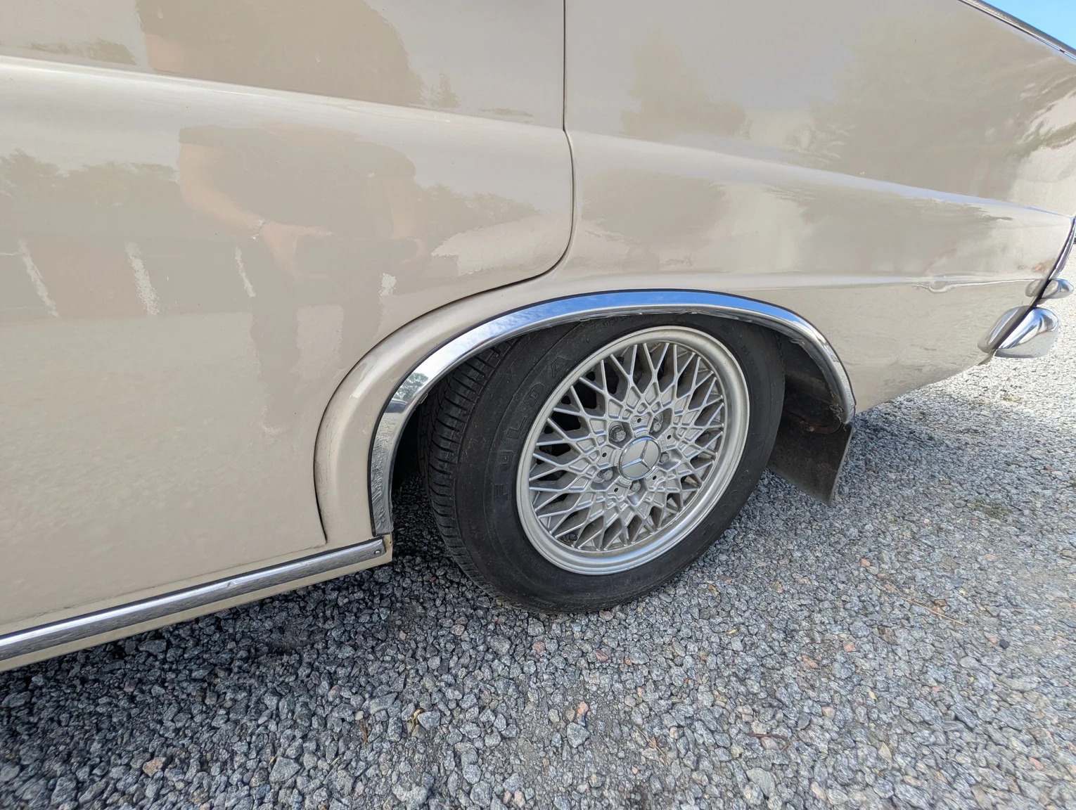 Exteriörbild på 1964 Mercedes-Benz 220 Sb (30)