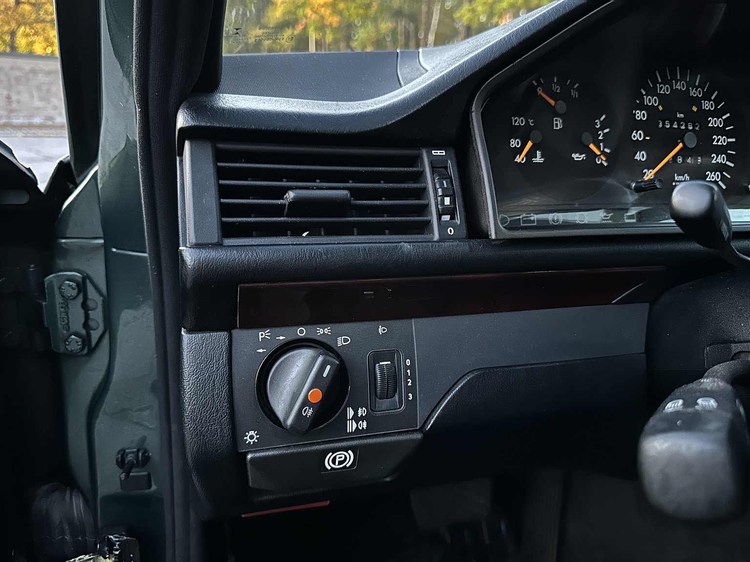 Interior image of 1996 MERCEDES-BENZ E 320 T